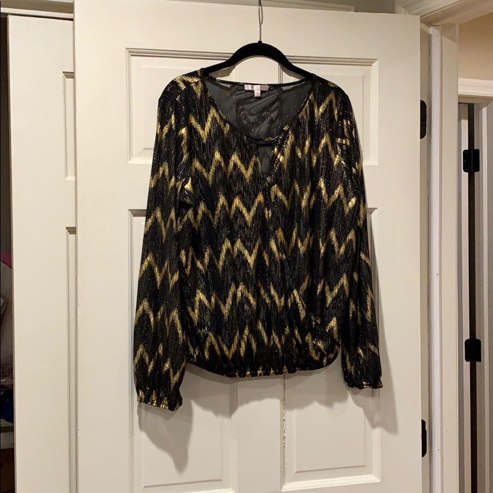 Stitch Fix Skies Are Blue faux wrap top in L
